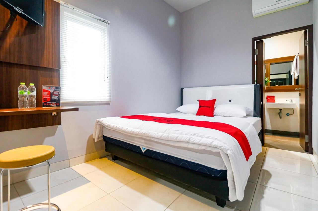 Reddoorz Near Kebon Jeruk Jakarta Jacarta Exterior foto